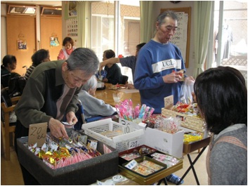 駄菓子屋さん開店です、懐かしいですね